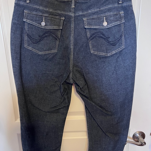 Ladies Lee Jean Capris NWOT 16W - Picture 2 of 9